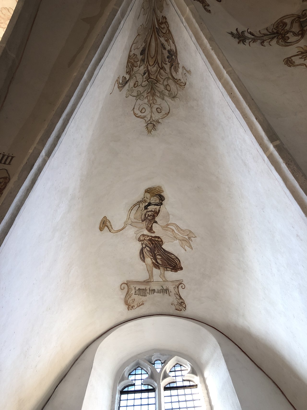 Restauratie stukadoors kerk kalk zand middeleeuwen middeleeuws schildering conserveren stabiliseren injecteren verlijmen repareren
